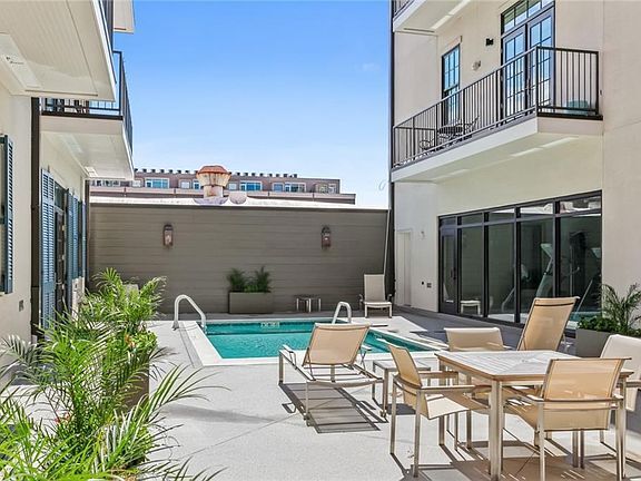 Building Photo - 731 St Charles Ave