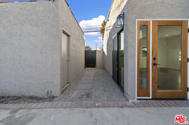 Building Photo - 3020 W 82nd St