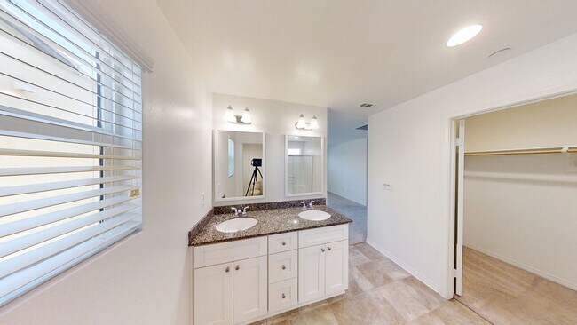 Building Photo - Beautiful 3Bed 2.5Bath