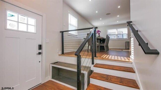 Building Photo - 219 N Clermont Ave
