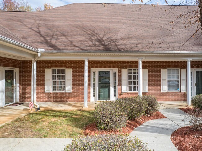 Building Photo - 7020 Somerset Springs