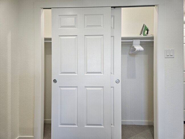 Building Photo - 4264 S Halifax Way