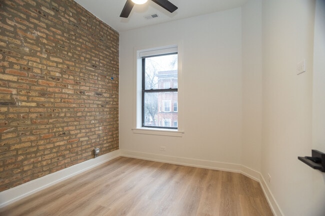 Building Photo - 2254 N Sawyer Ave