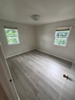Building Photo - 447 N Gates Ave