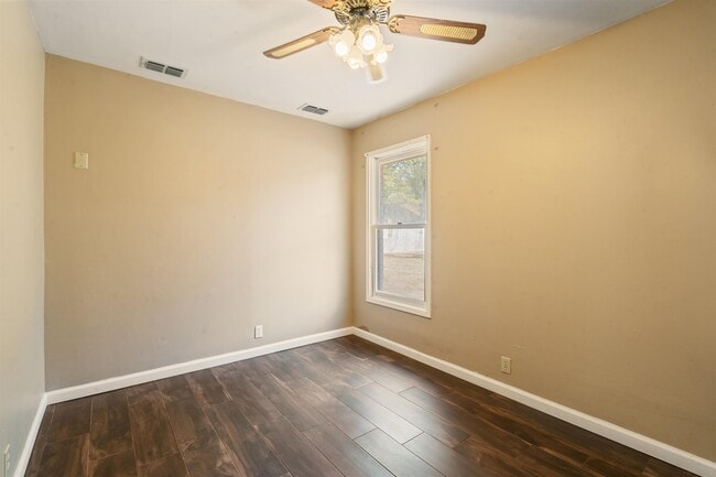 Building Photo - 106 Angela Dr