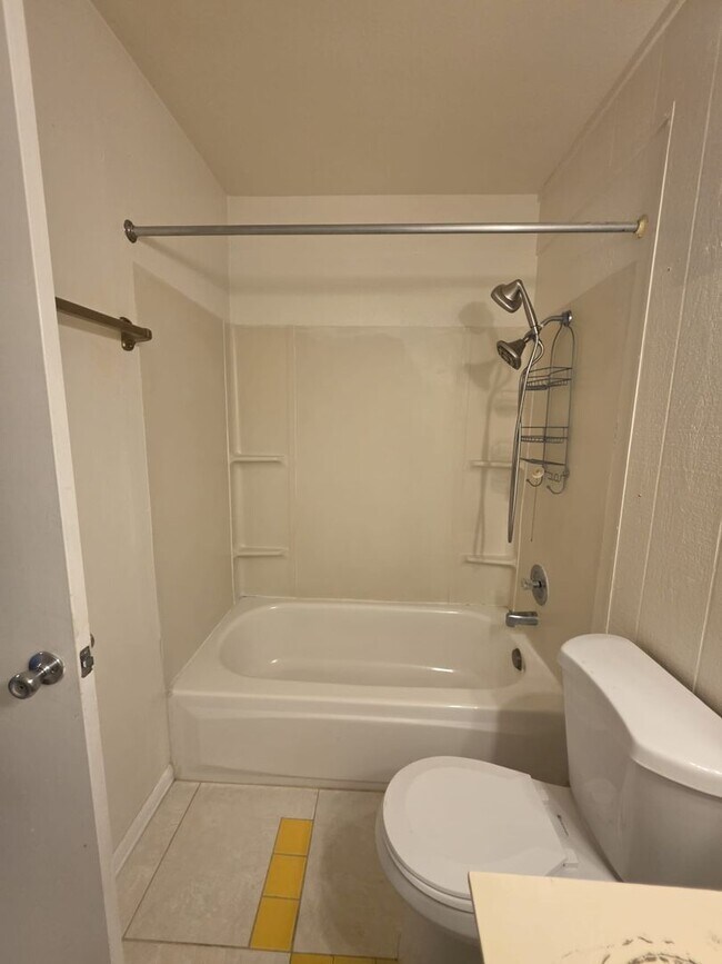 Building Photo - Beautiful 3 bedroom 2 bath Home in Imperial Beach