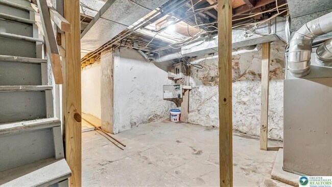 Building Photo - 841 Jackson St