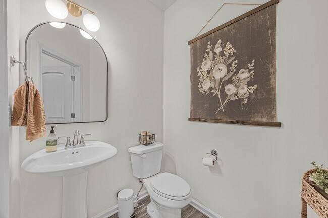 Building Photo - Pet Friendly Four Bedroom!