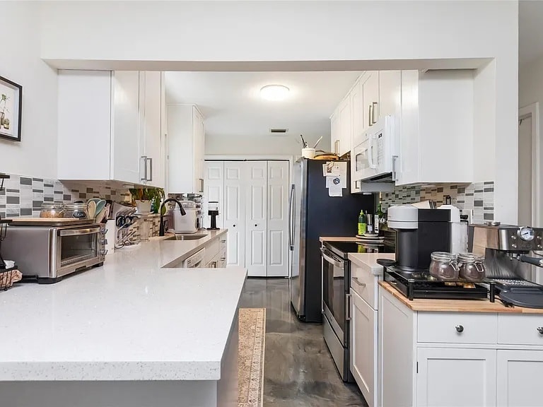 Building Photo - 3461 SW 24th St