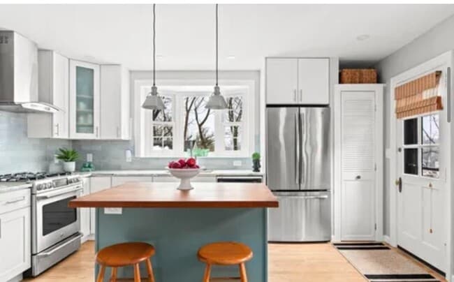 Building Photo - 444 St Davids Ave