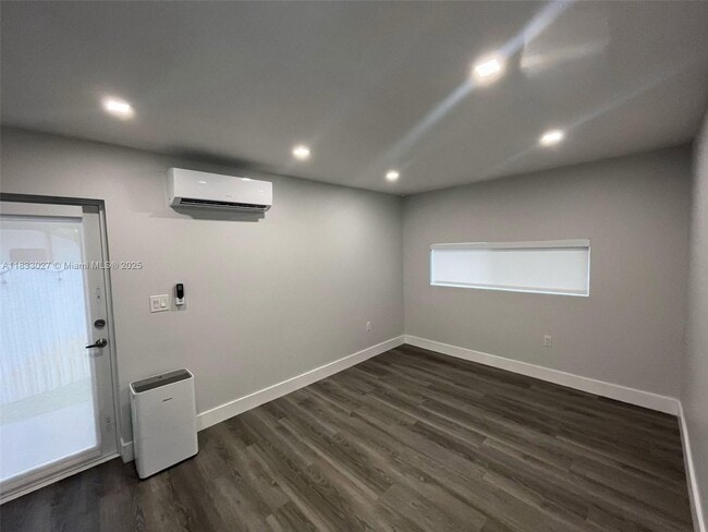 Building Photo - 600 Forrest Dr