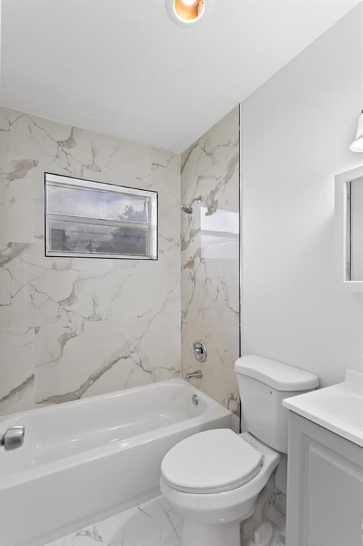 Building Photo - 804 NW 2nd Ave