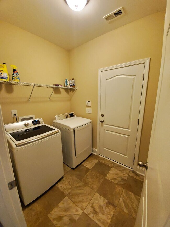 Building Photo - 205 Korbel Dr