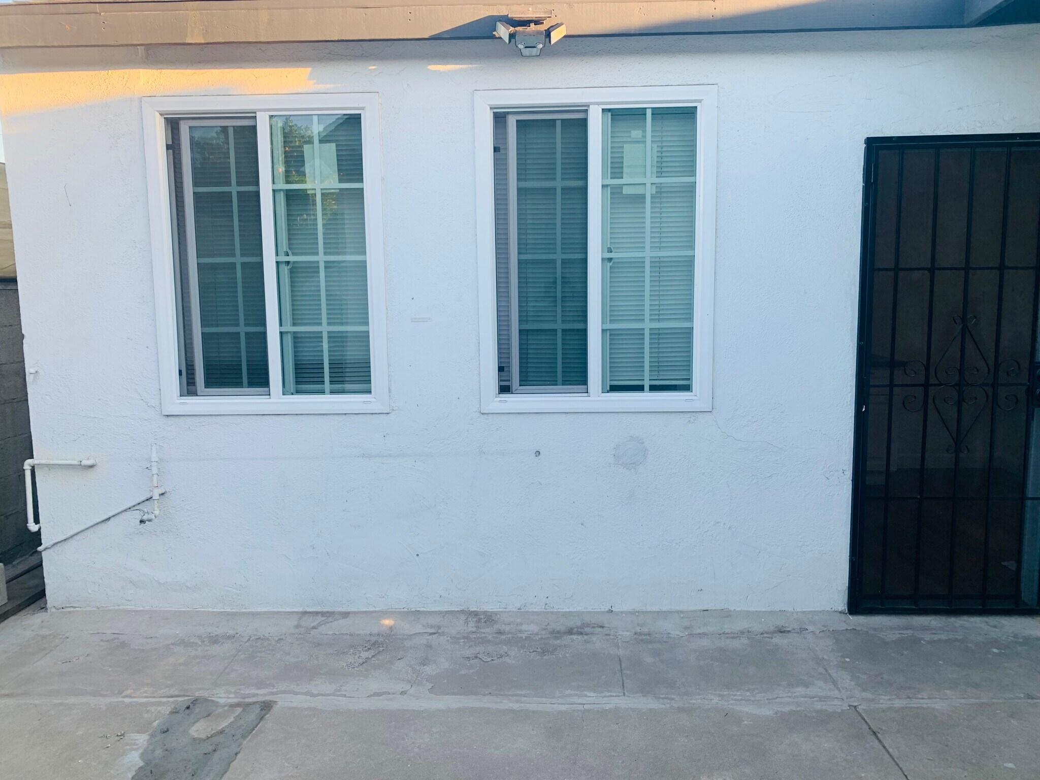 Building Photo - 11622 S Hoover St