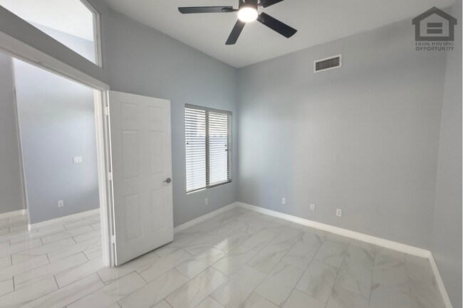 Building Photo - 3Bed/2Bath House at AZ-101 Loop/75th Ave! Ready for Immediate Move-In! -- HOME OFFICE!