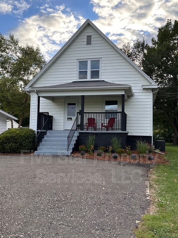 Primary Photo - 1749 N Milton Ave