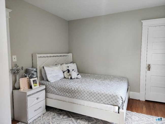 Building Photo - 44 Bamford Ave