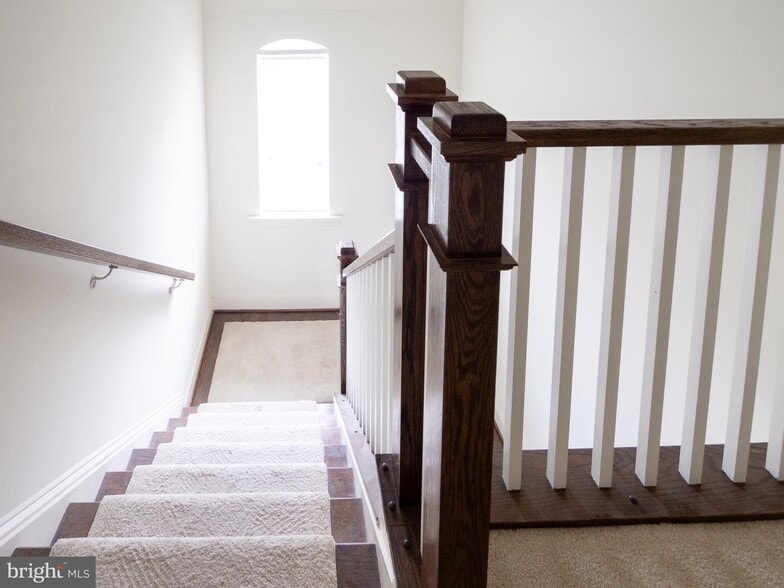 Building Photo - 727 Crown Park Ave