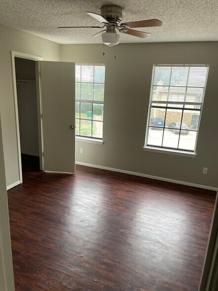 Building Photo - 8110 Foxfire Ln