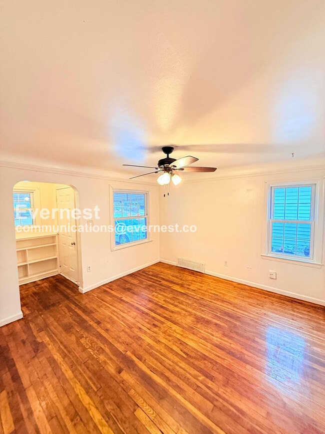 Building Photo - 25337 Ivanhoe Ave