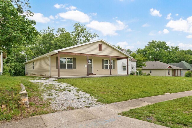 Building Photo - LEASE NOW! 3 BED, 3.5 BATH NEW BUILD!