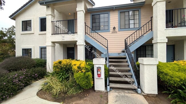 Building Photo - Highly Updated 2-Bedroom Condo in Prime Mi...