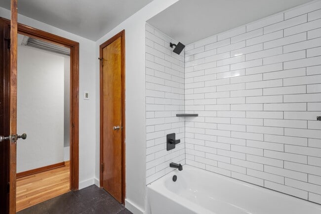 Building Photo - Don’t miss this! Beautifully RENOVATED 3 bedroom in Stowe!!