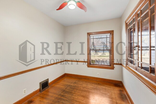 Building Photo - 2010 S Terrace Dr