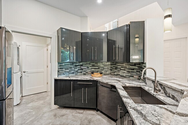 Building Photo - 503 Resort Ln