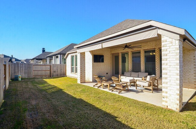 Building Photo - 30247 Gold Finch Pl