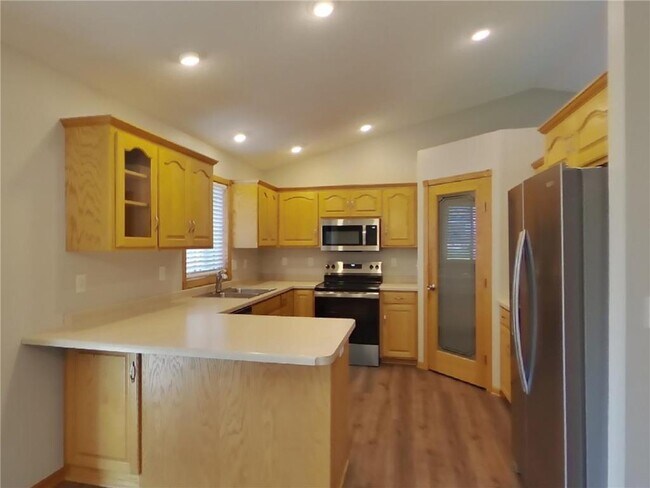 Building Photo - 2200 Buffalo Ridge Dr