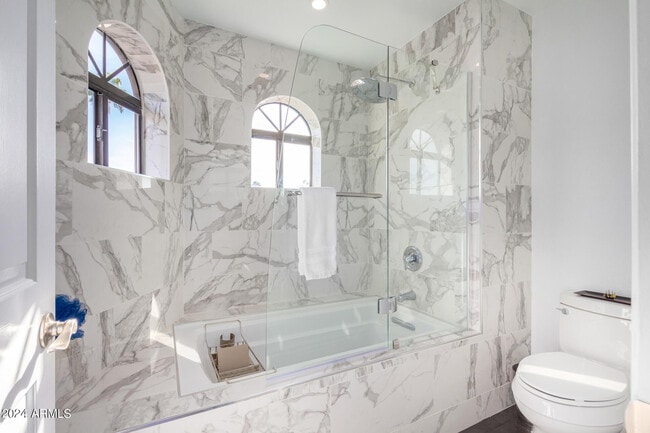 Building Photo - 7558 N Vía De La Luna