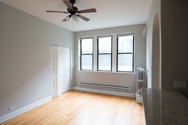 Building Photo - 4644 N Paulina St