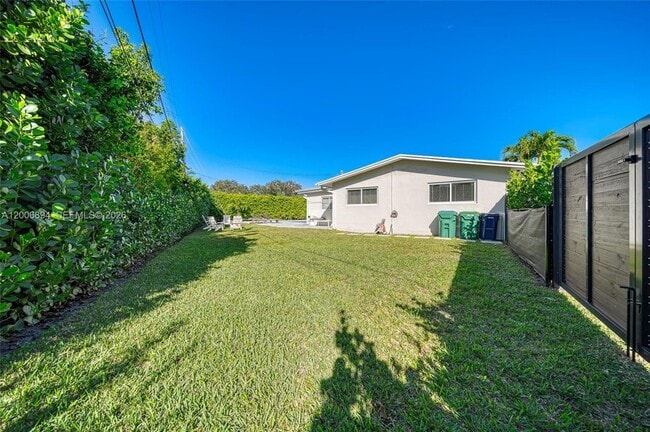 Building Photo - 10600 SW 80th Ct