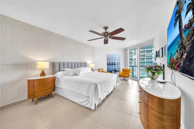 Building Photo - 16425 Collins Ave
