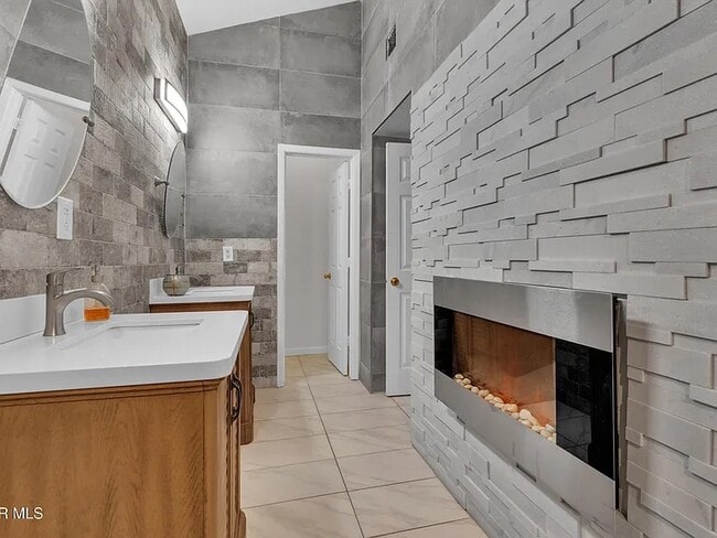 Building Photo - 5733 Saplinas Rd