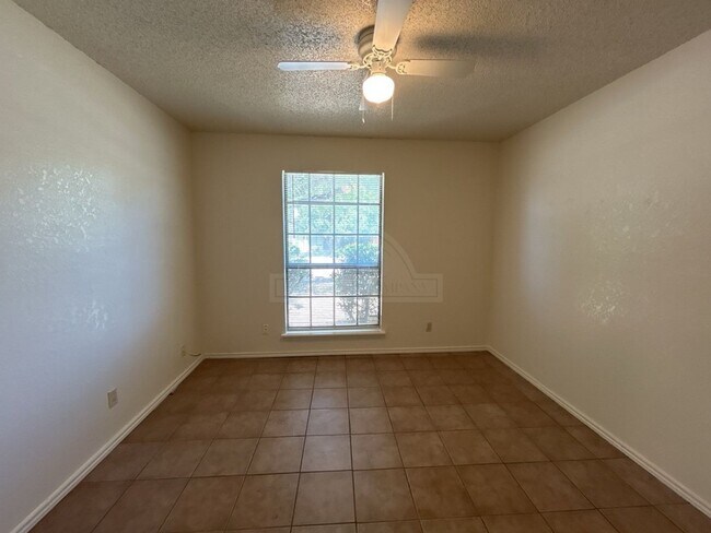 Building Photo - 3806 London Ln