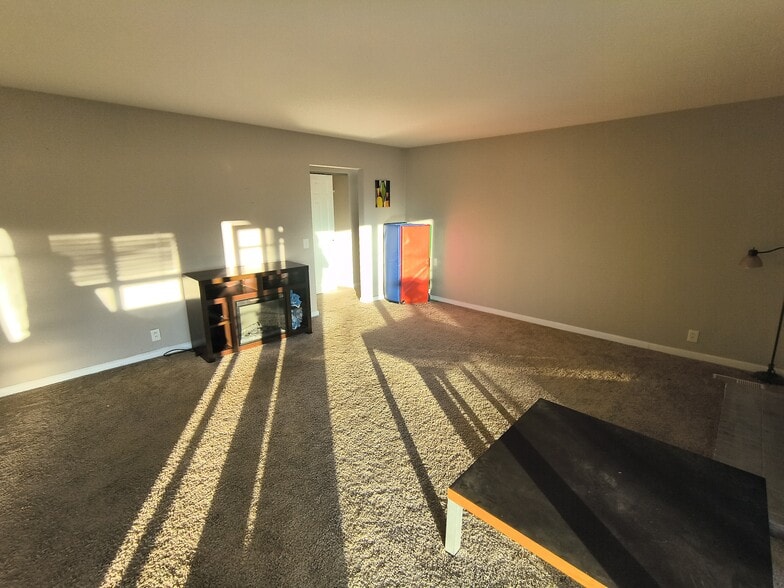 Building Photo - 5 Pastoral Ct