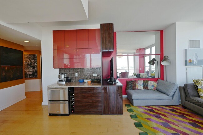 Building Photo - 2 2nd St