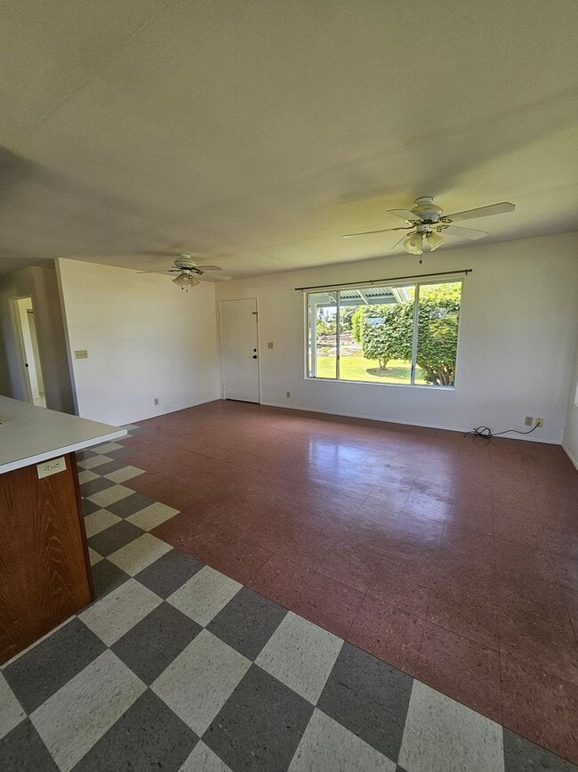 Building Photo - Beautiful 3 bedroom home on Naniakea St