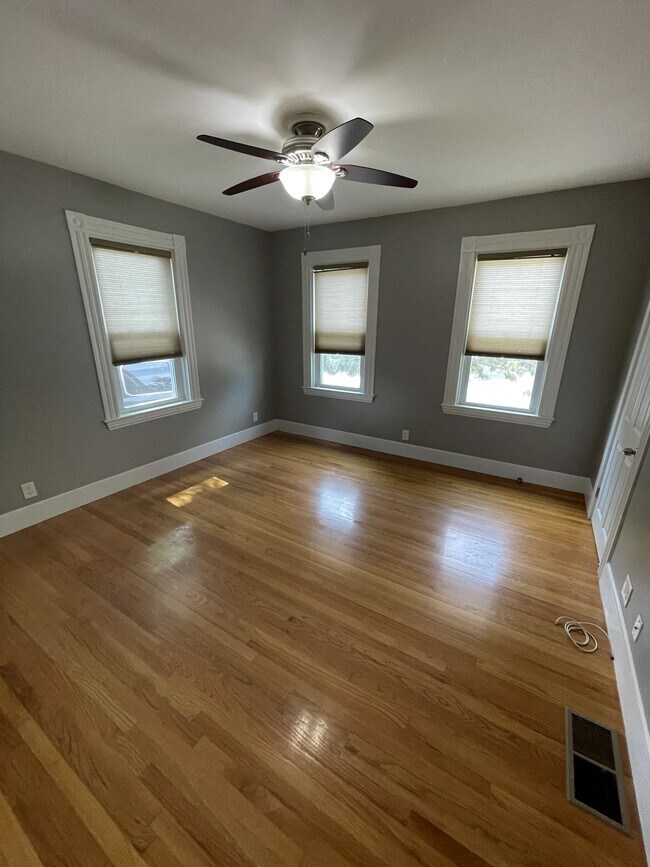 Building Photo - 15 Charles Street Ave