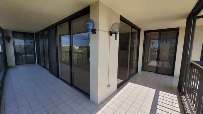 Building Photo - 2480 Presidential Way