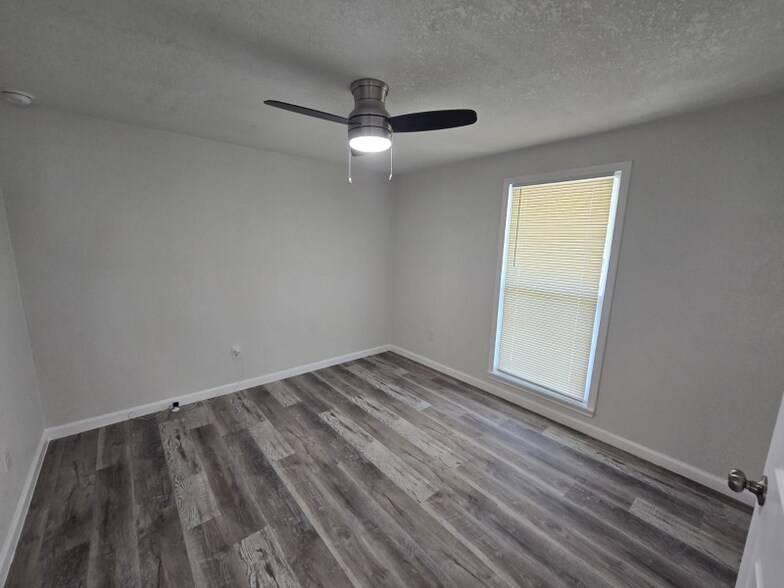 Building Photo - 629 S Gevers St