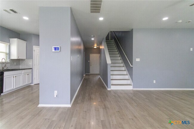 Building Photo - 6505 Clear Brook Dr