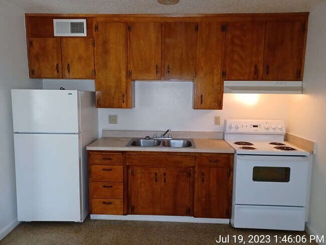 Building Photo - Garden Square Apartments
