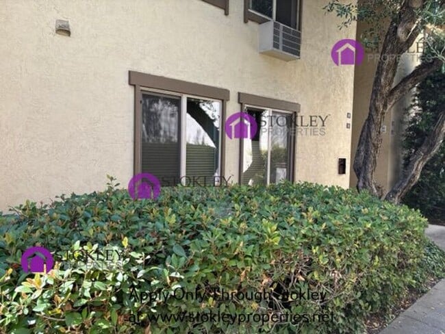 Building Photo - 2730 Oak Rd