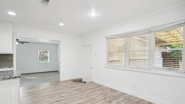 Building Photo - 3855 Crest Cove Cir