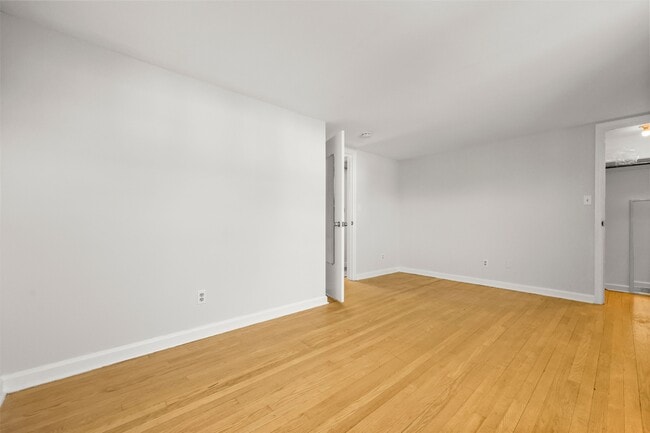 Building Photo - 8 Reynolds Pl