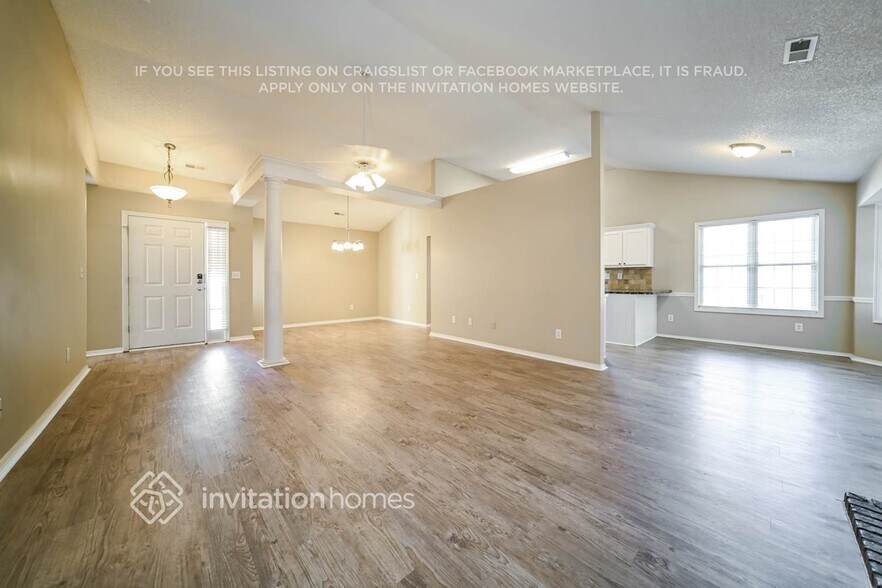 Building Photo - 905 Castlerock Way