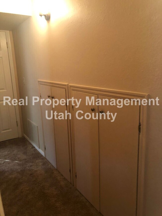 Building Photo - Spacious Lehi Home